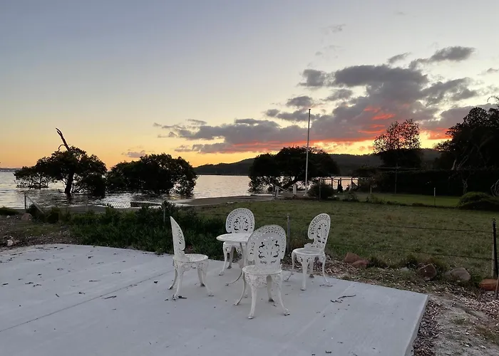 Absolute Beachfront Port Stephens - Pindimar Beach House